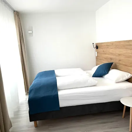 83 Hotel