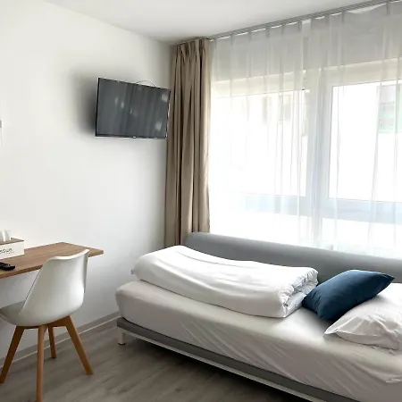 Hotel 83 3*