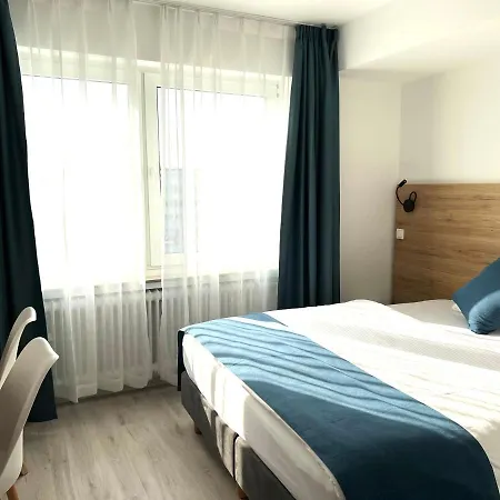 Hotel 83 3*