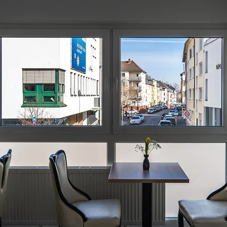 Hotel 83 3*