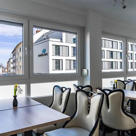 Hotel 83